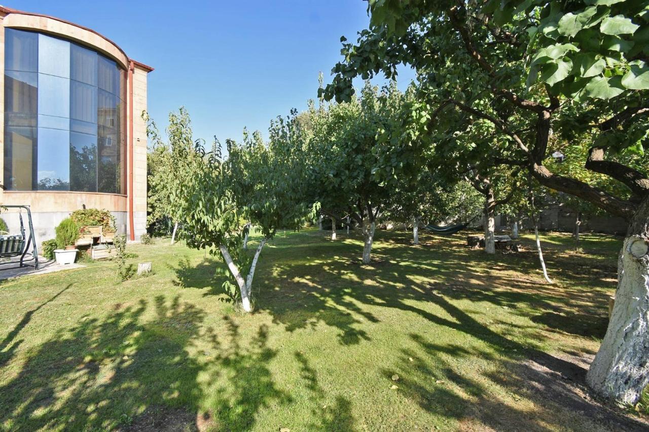 Villa In Nork 耶烈万 外观 照片